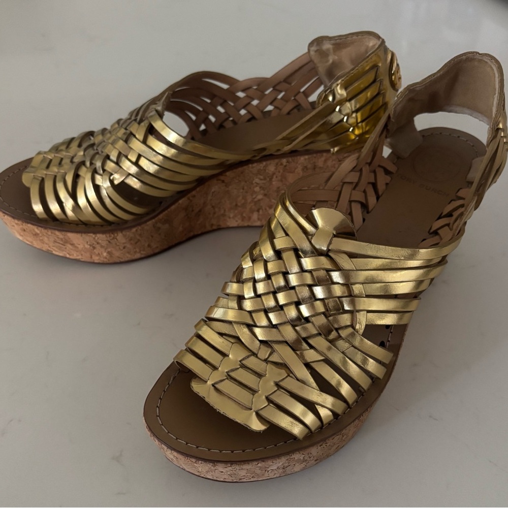 Tory Burch gold woven espadrille style platform sandal, size 9